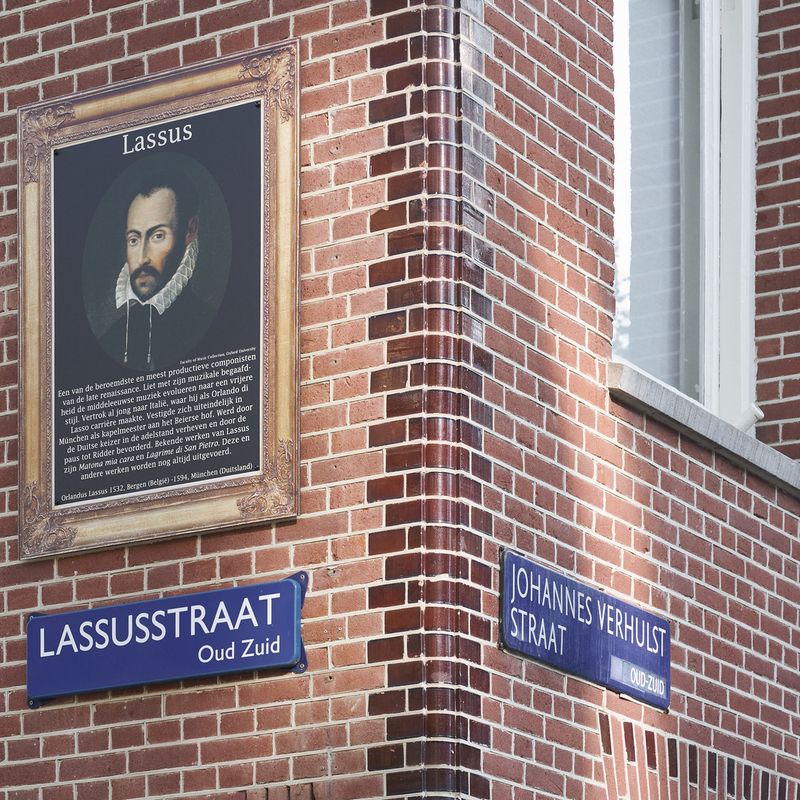 Muze-van-Zuid-2024-Lassusstraat-inwijding-Orlandus-Lassus-paneel©️Kenny-Nagelkerke_MUZ07332